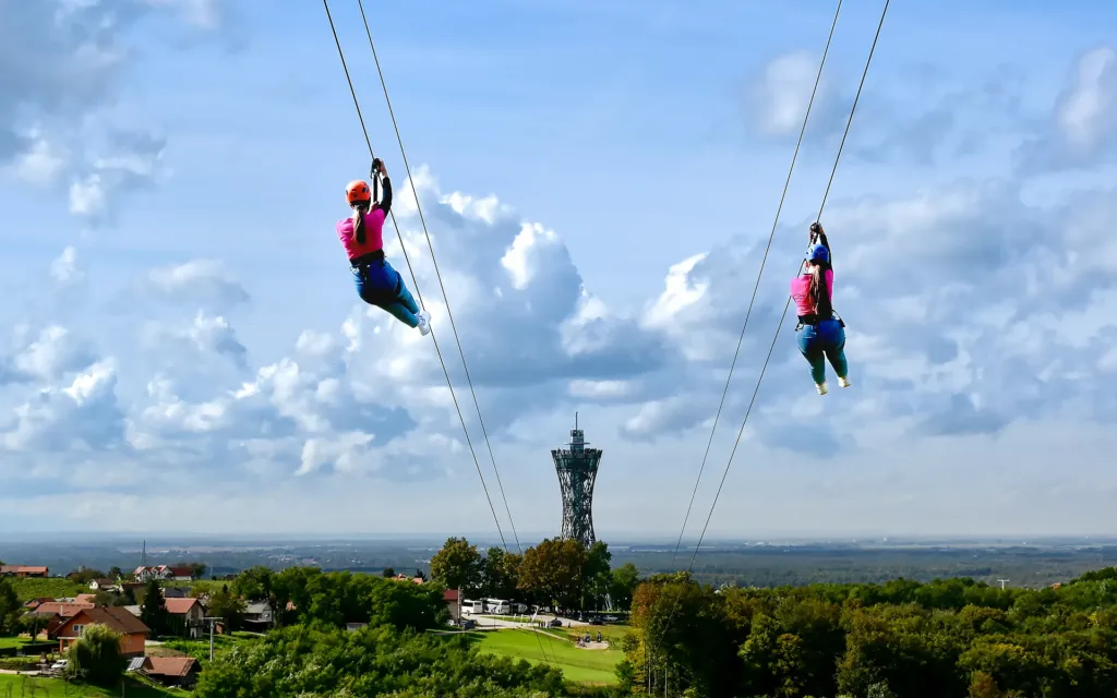 Zipline spust s stolpa Vinarium Lendava